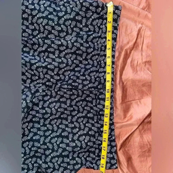 Loft Women’s Size 16 Pineapple Shorts - Picture 6 of 8